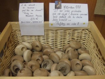 tourne pouce interdit Sarko